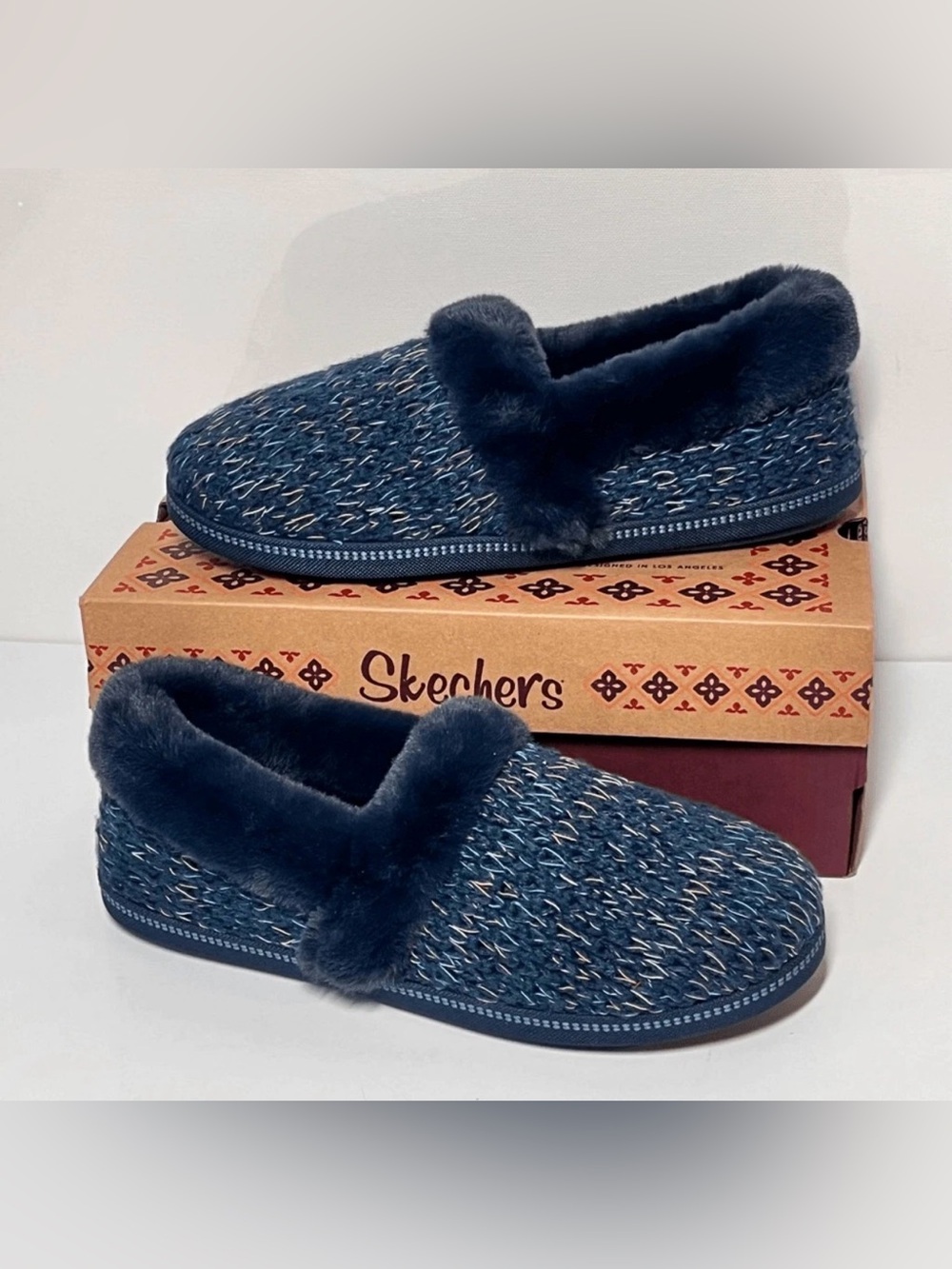 Skechers Cozy Campfire Cozy Lined Vegan Sweater Knit Slippers Size: 10 NEW